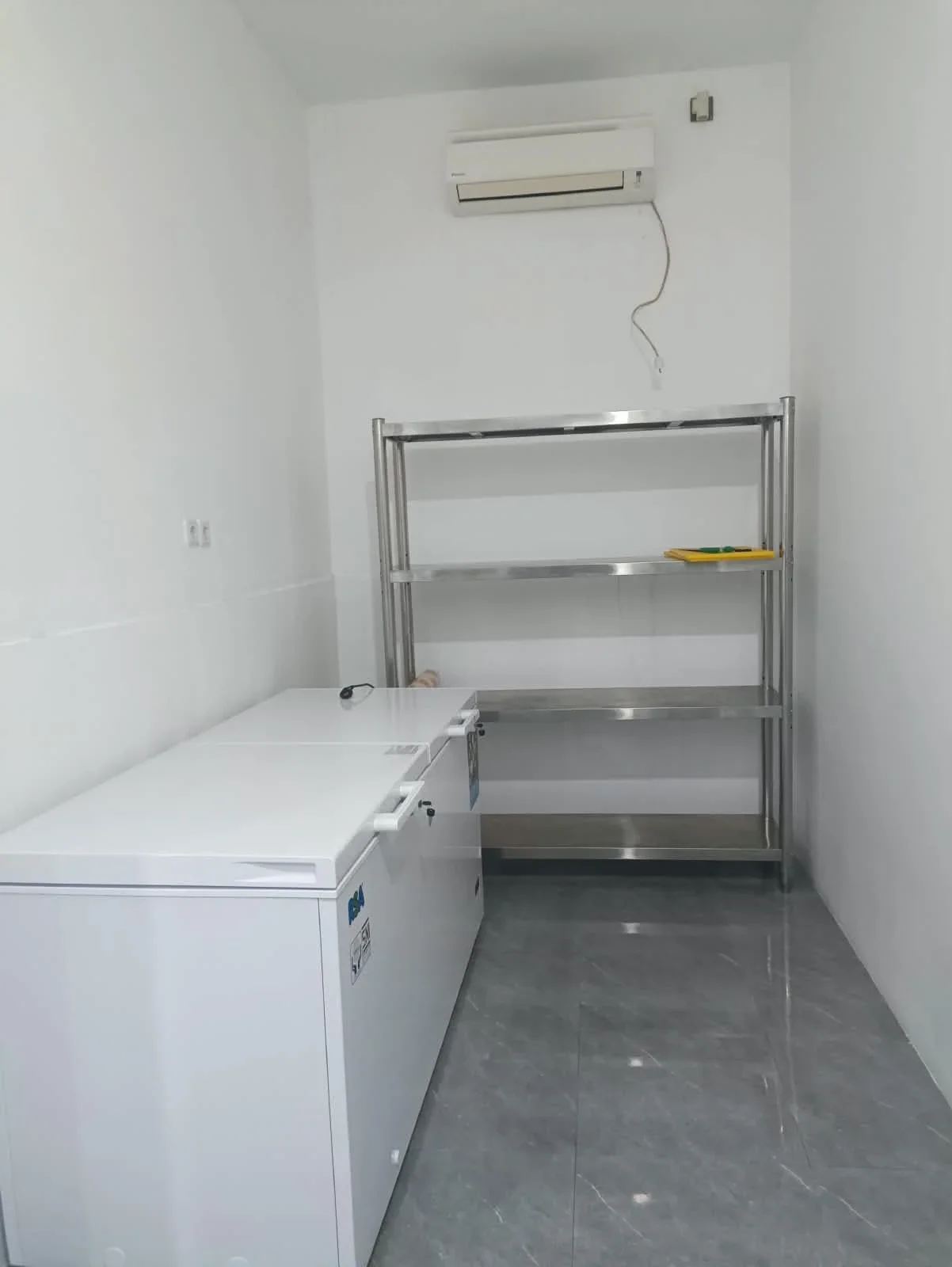PEKERJAAN MBG GELURAN TAMAN — Pelaksanaan Interior 9
