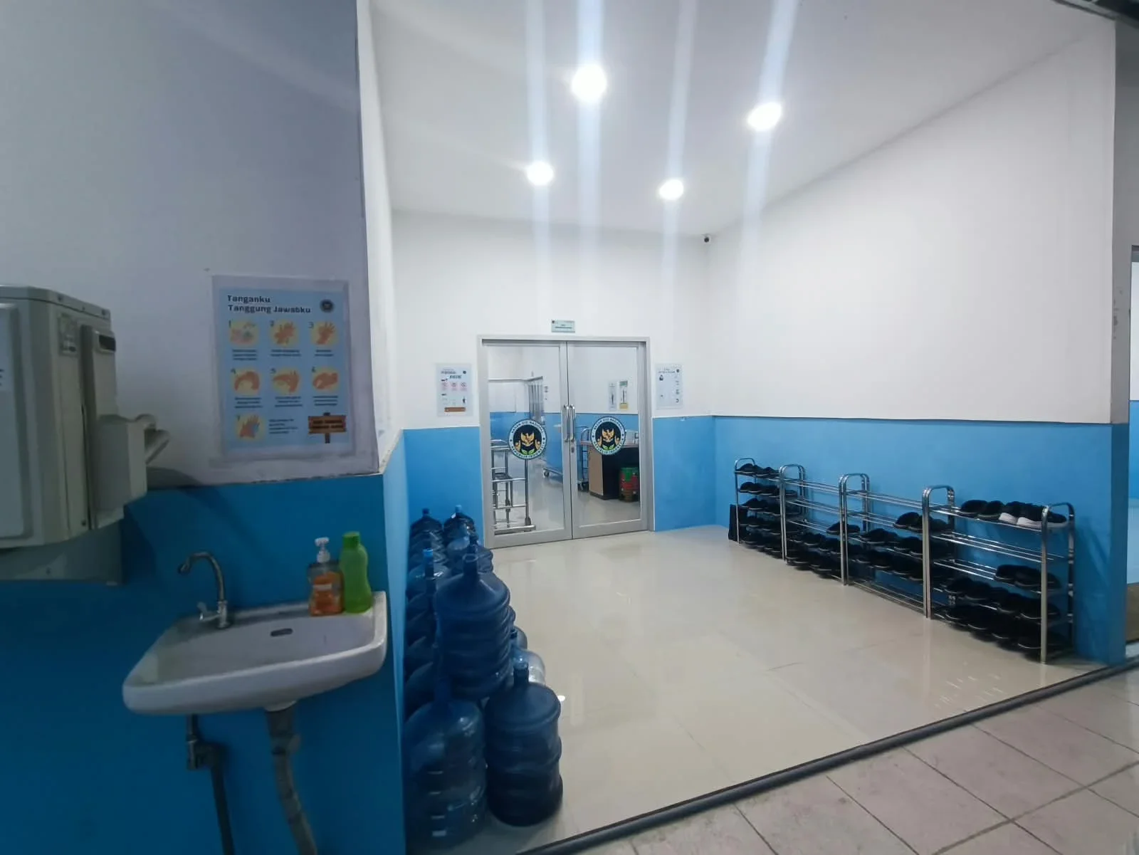 PEKERJAAN MBG GELURAN TAMAN — Pelaksanaan Interior 4