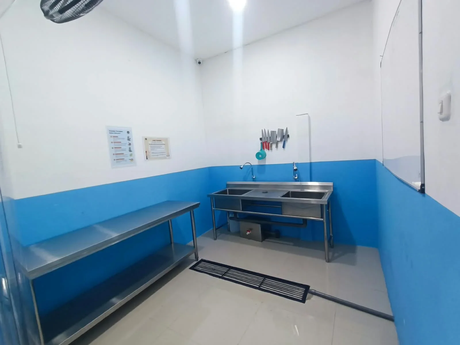 PEKERJAAN MBG GELURAN TAMAN — Pelaksanaan Interior 7