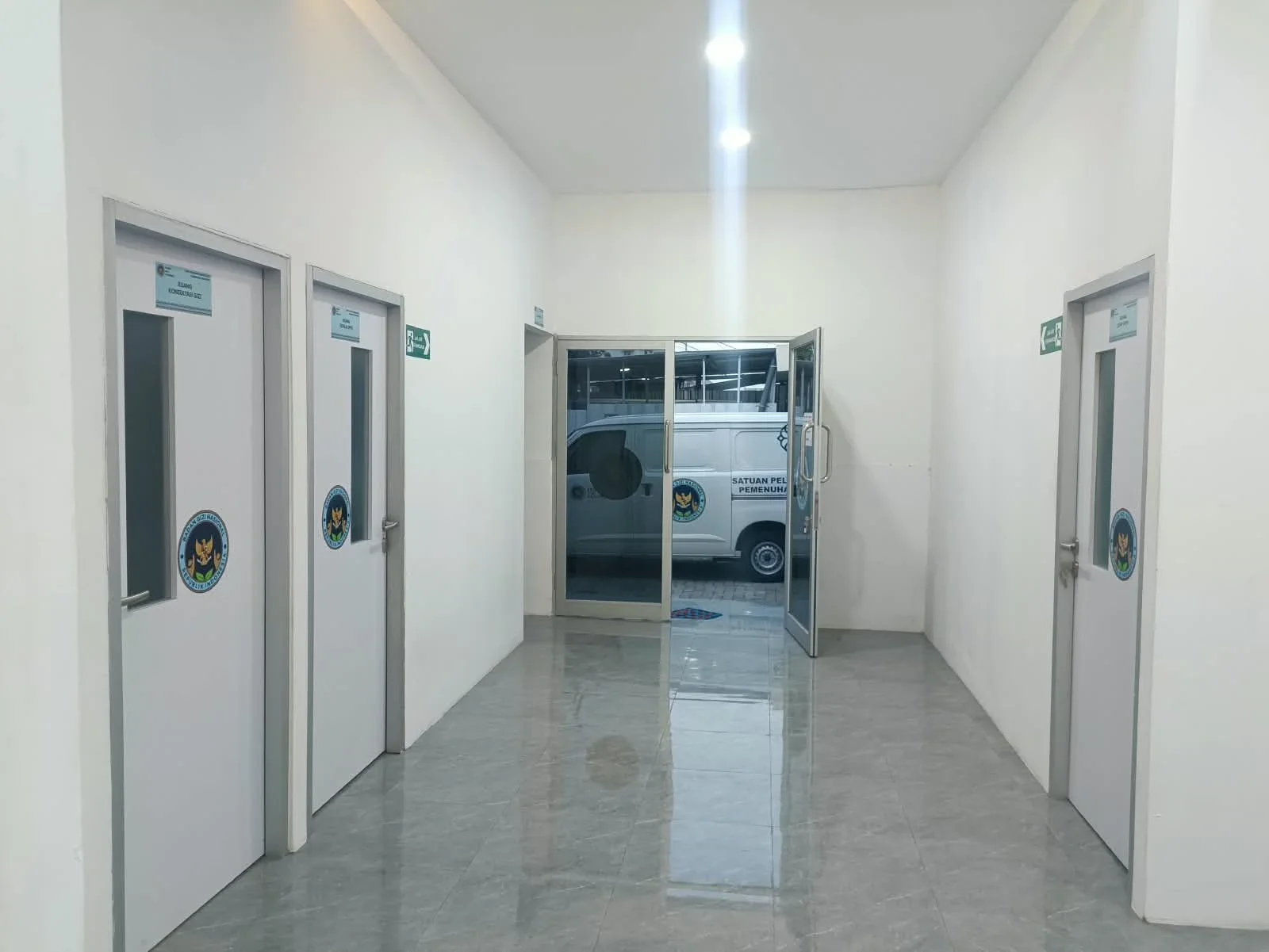 PEKERJAAN MBG GELURAN TAMAN — Pelaksanaan Interior 15