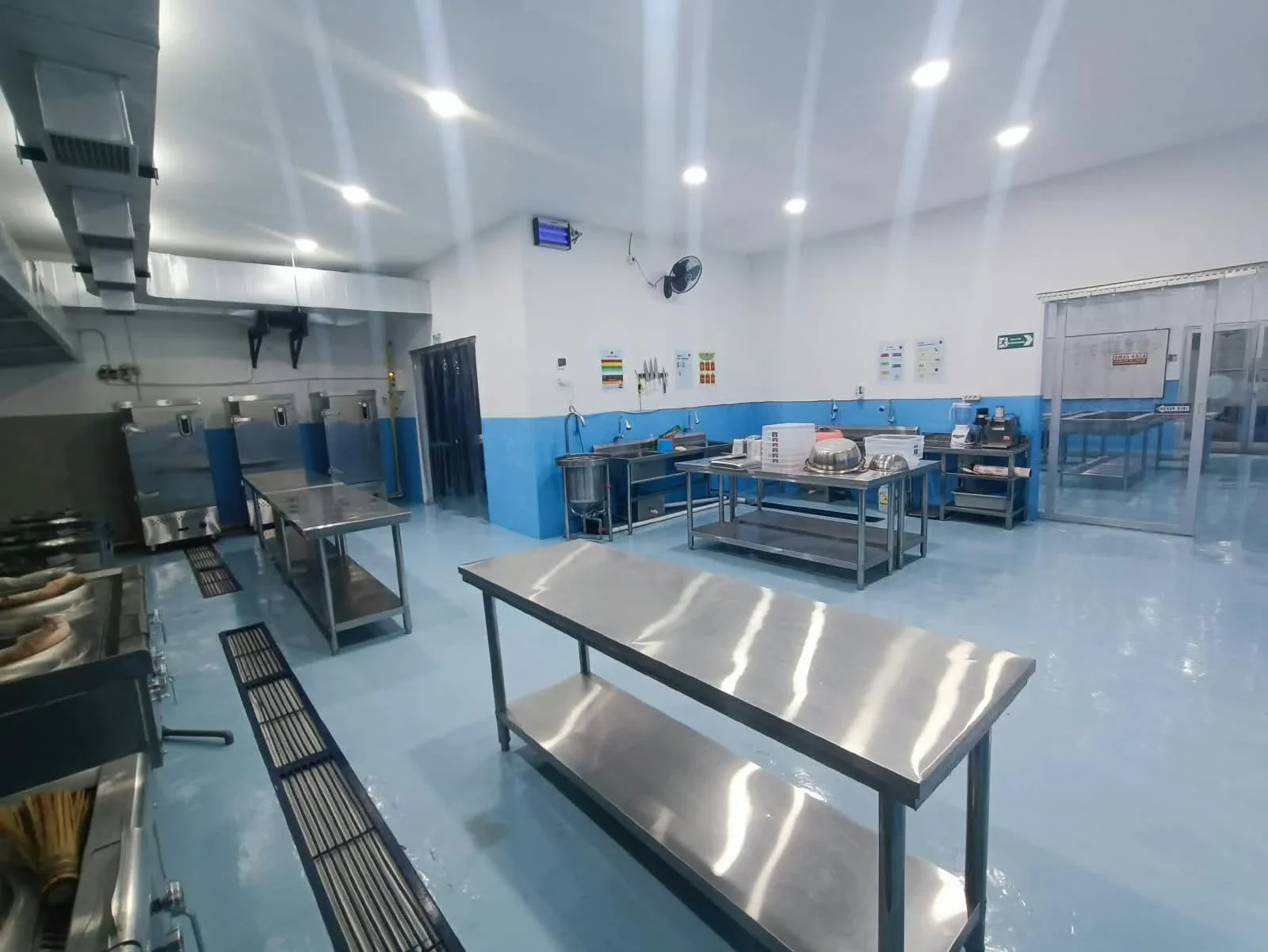 PEKERJAAN MBG GELURAN TAMAN — Pelaksanaan Interior 2
