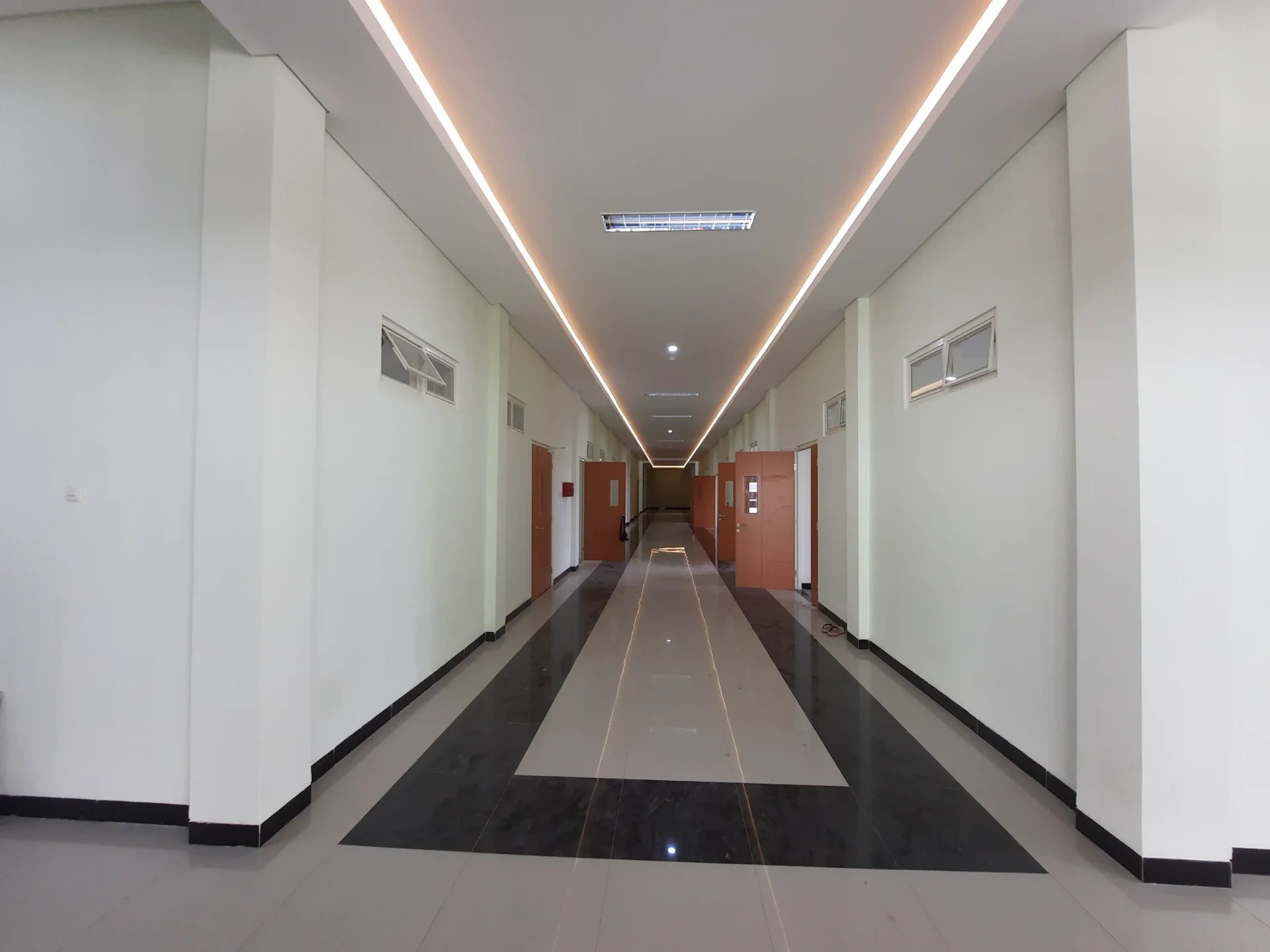 RS. Dolopo Madiun — Pelaksanaan Interior 1
