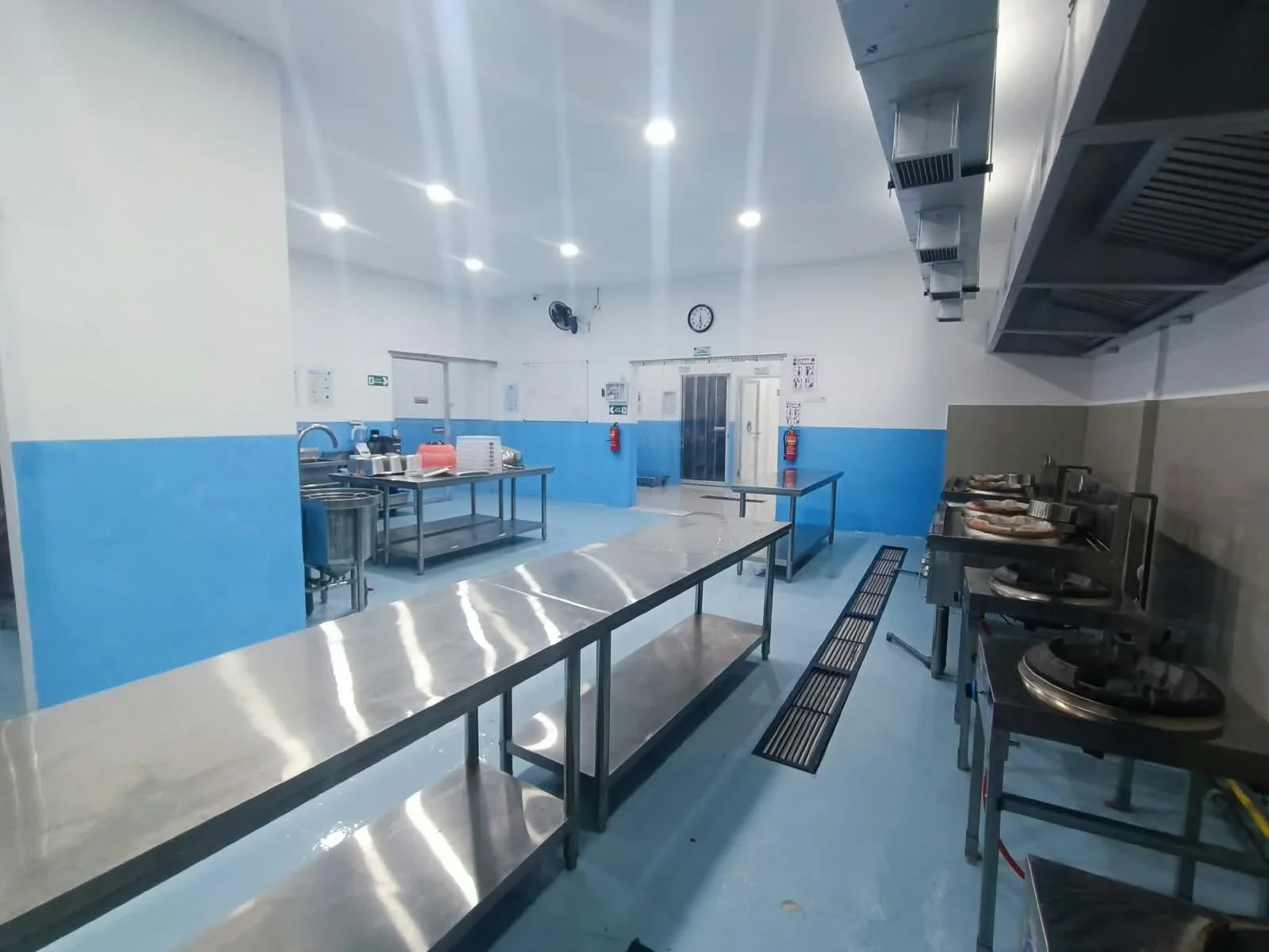 PEKERJAAN MBG GELURAN TAMAN — Pelaksanaan Interior 3